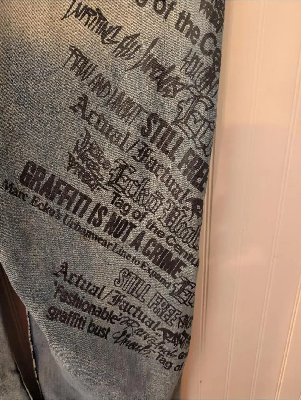 Ecko Unlimited Distressed Jeans Graffiti Print Sz 40